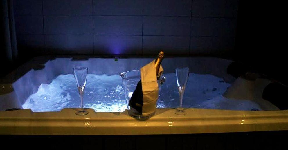 Suite Spa Privatif 66 Nord De Perpignan Pia Ngoại thất bức ảnh